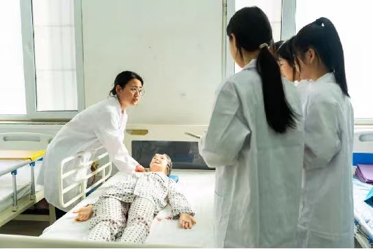 吴桥县职教中心招生专业介绍之家政服务与管理专业（护理方向）